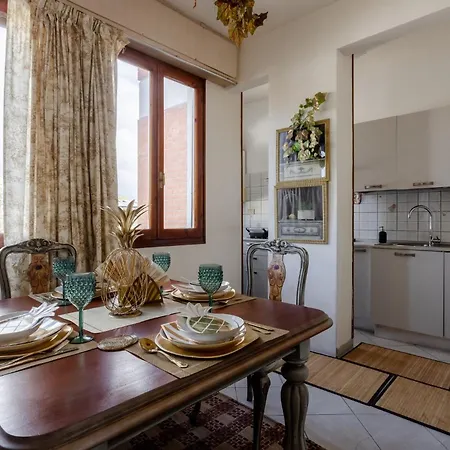 Guesthost - Bright With Parking Near Viareggio