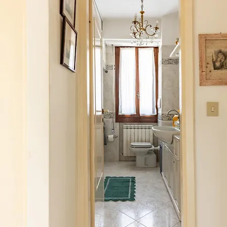 Guesthost - Bright With Parking Near Viareggio