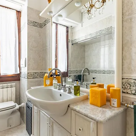 Guesthost - Bright With Parking Near Viareggio